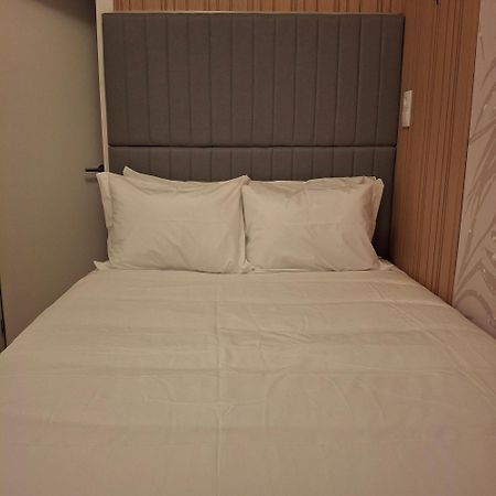 Brand New Hostel Anjos Lisbon Bagian luar foto