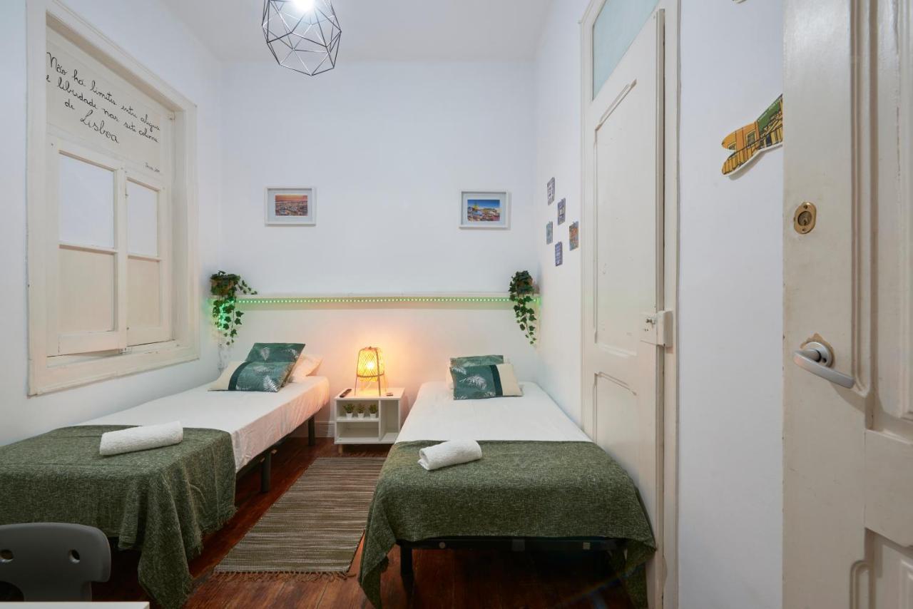 Brand New Hostel Anjos Lisbon Bagian luar foto