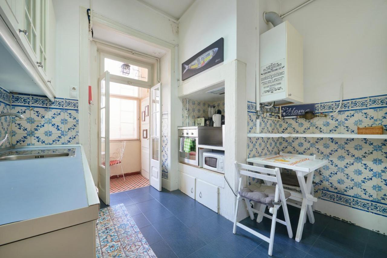 Brand New Hostel Anjos Lisbon Bagian luar foto