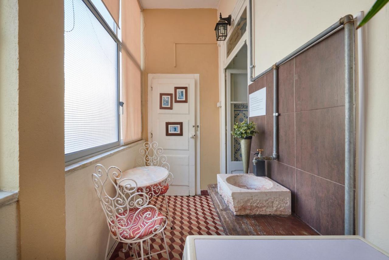 Brand New Hostel Anjos Lisbon Bagian luar foto