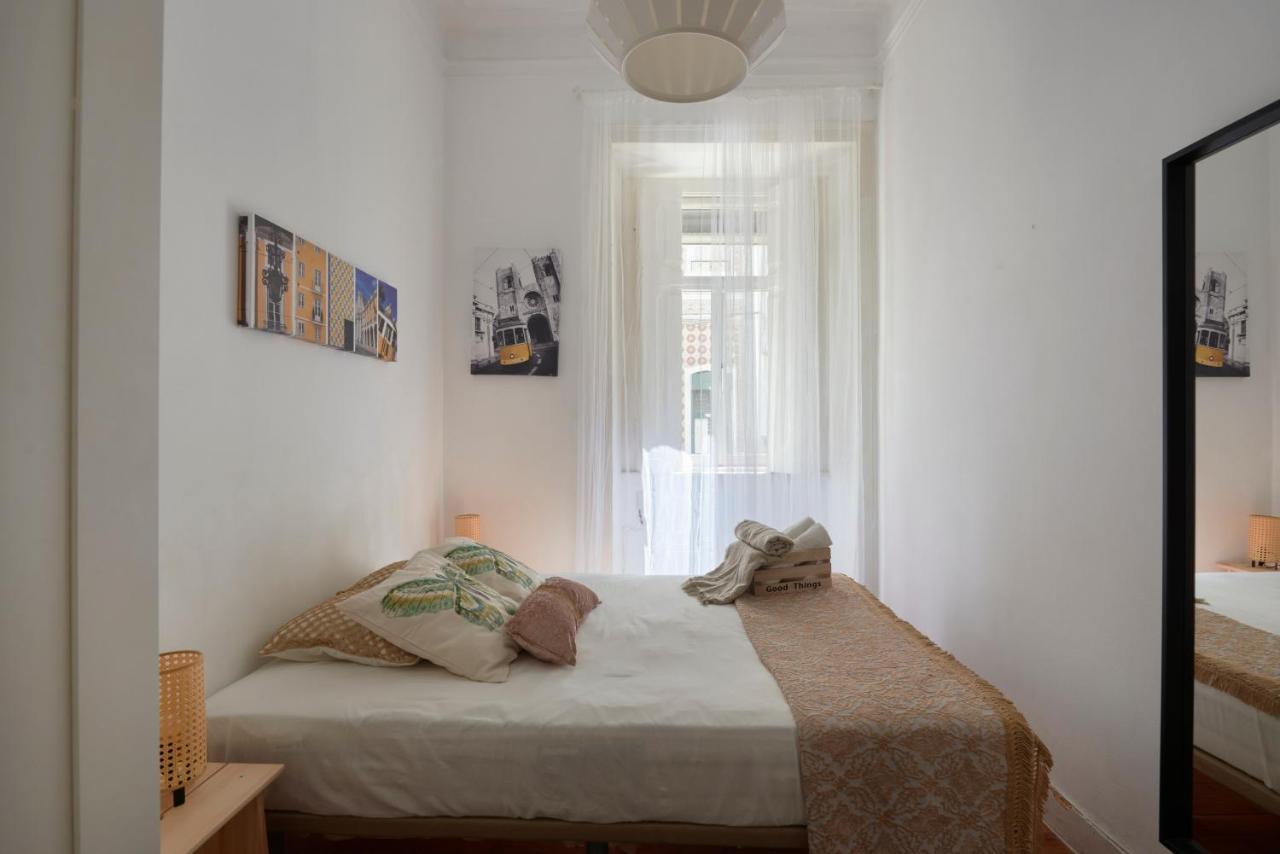 Brand New Hostel Anjos Lisbon Bagian luar foto