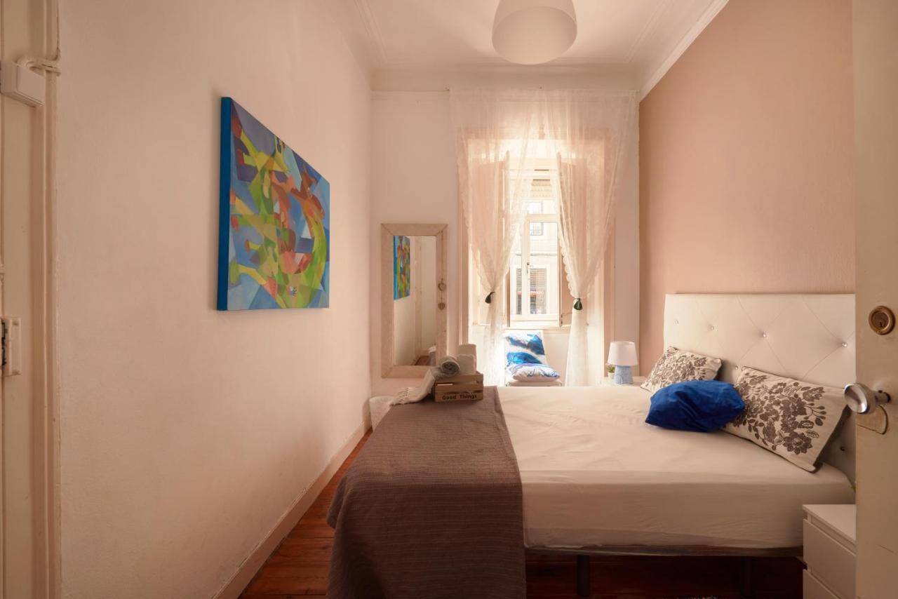 Brand New Hostel Anjos Lisbon Bagian luar foto