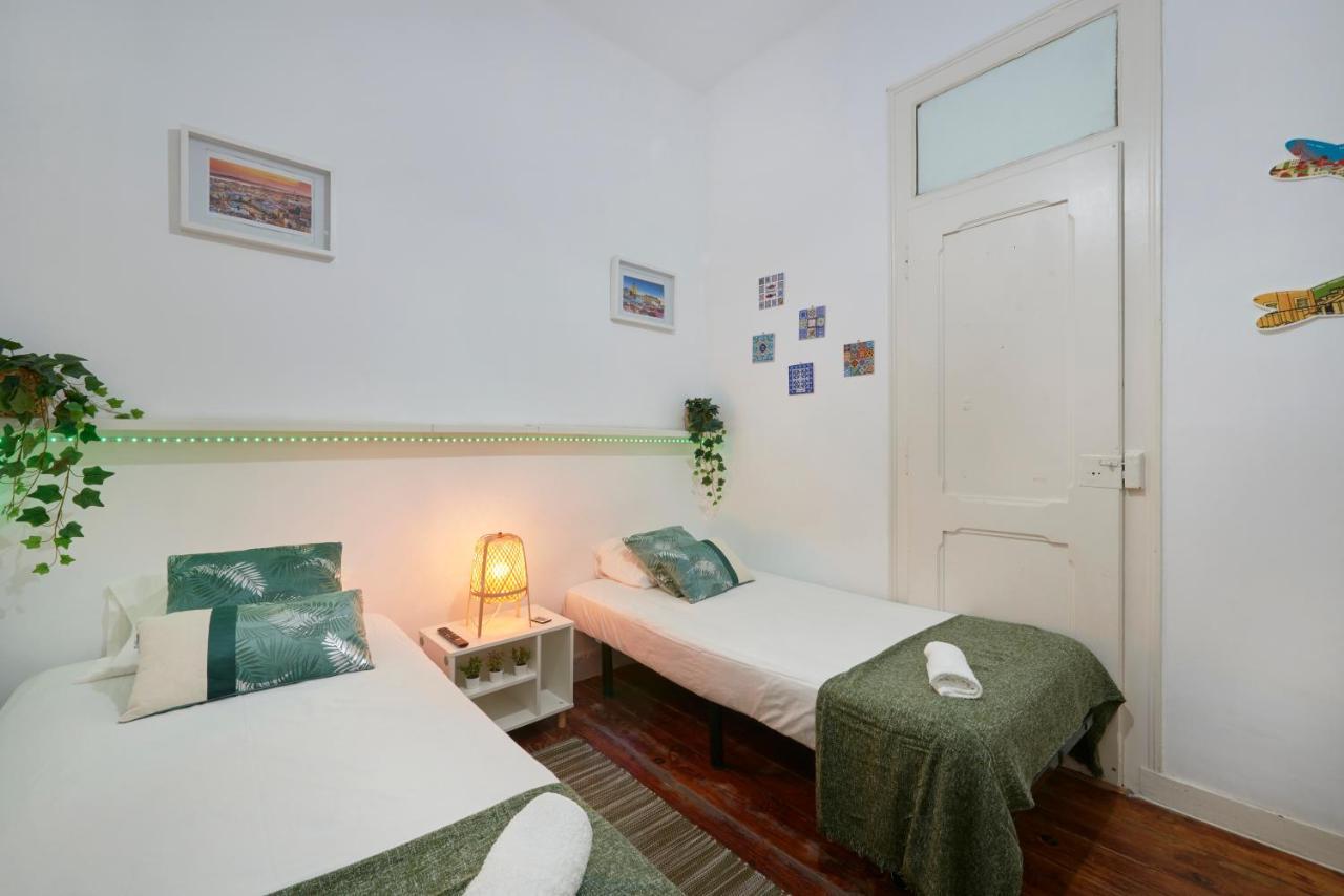 Brand New Hostel Anjos Lisbon Bagian luar foto