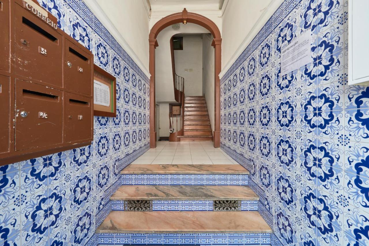 Brand New Hostel Anjos Lisbon Bagian luar foto