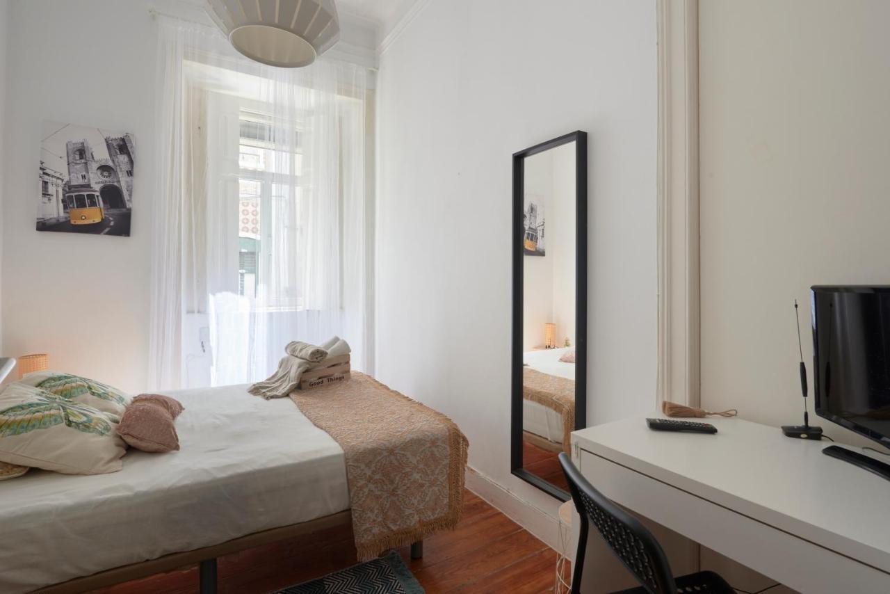 Brand New Hostel Anjos Lisbon Bagian luar foto