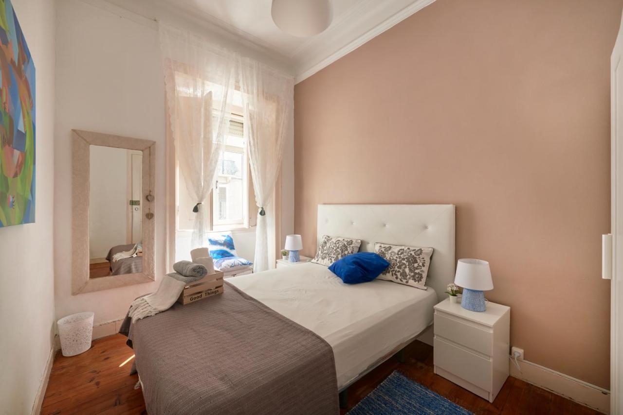 Brand New Hostel Anjos Lisbon Bagian luar foto