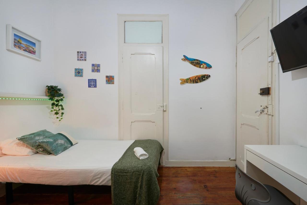 Brand New Hostel Anjos Lisbon Bagian luar foto